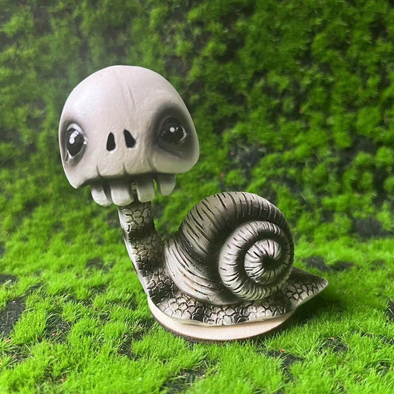 Skull Snail Miniature Statue Gothic Horror Skeleton Sculpture Ornament For Shaking Head Resin Figurine
